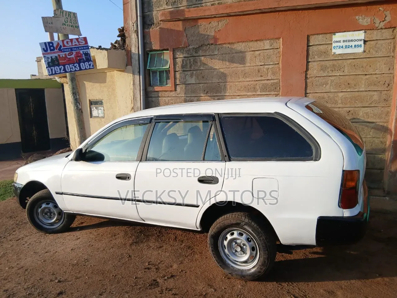 Toyota Corolla 1997 White