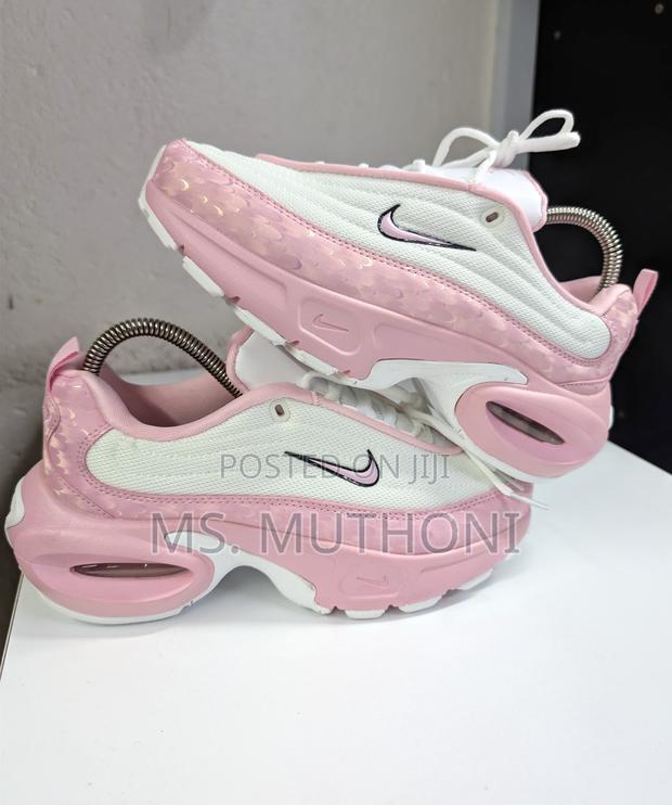 Ladies Nike Air Max Portal in a Pink and White