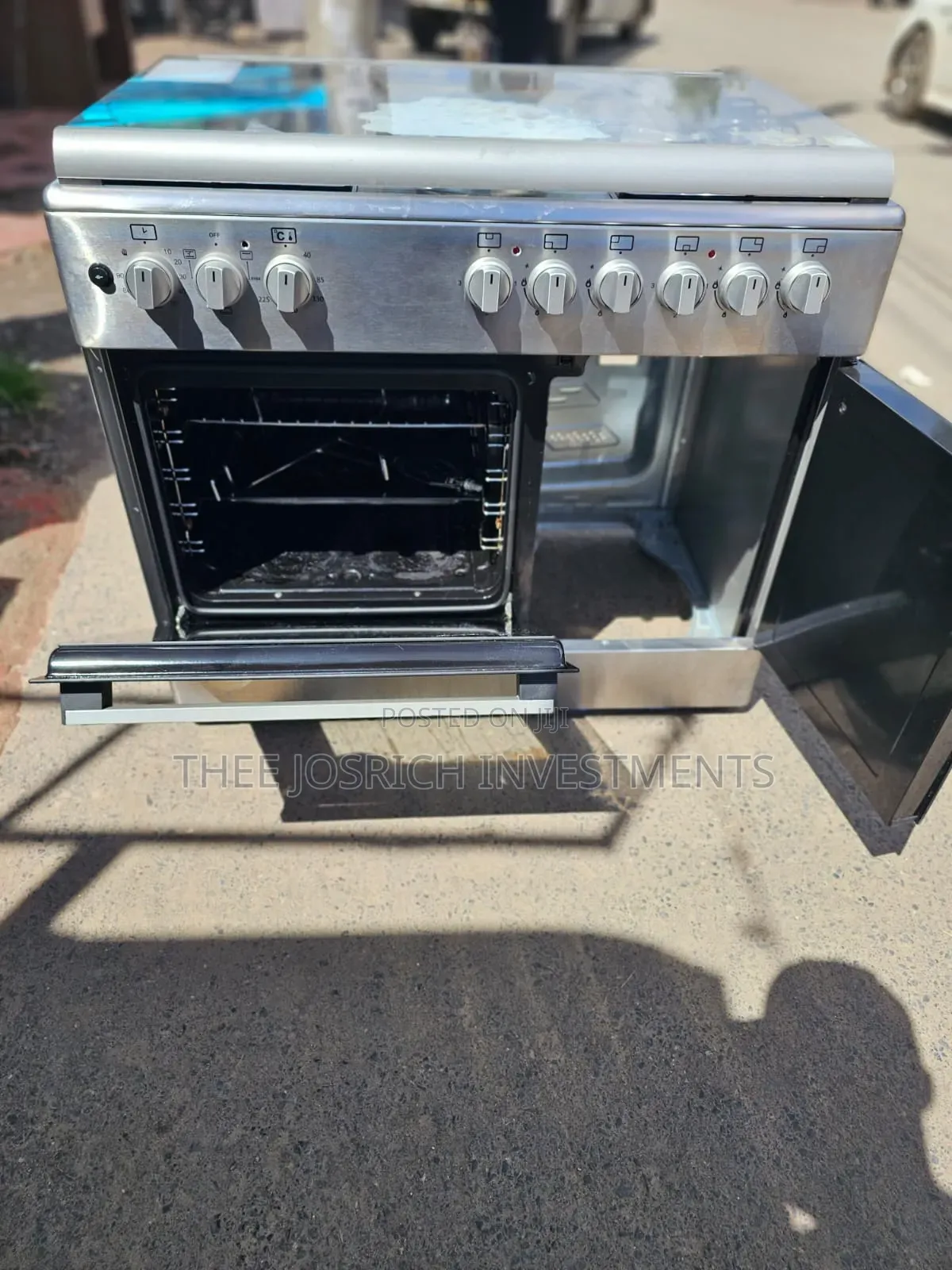 Von 6 Burner Cooker With Gas Compartment