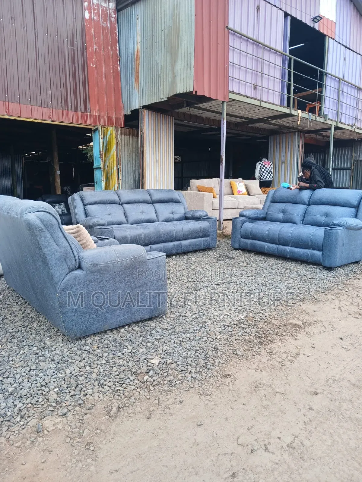 3-2-2 Blue Luxurious Design