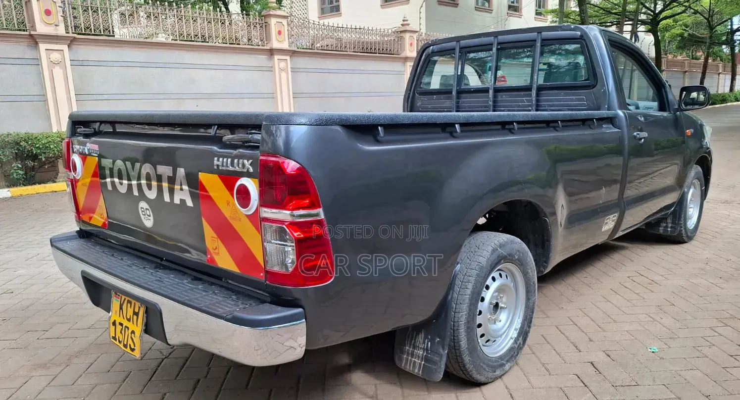 Toyota Hilux 2015 Gray