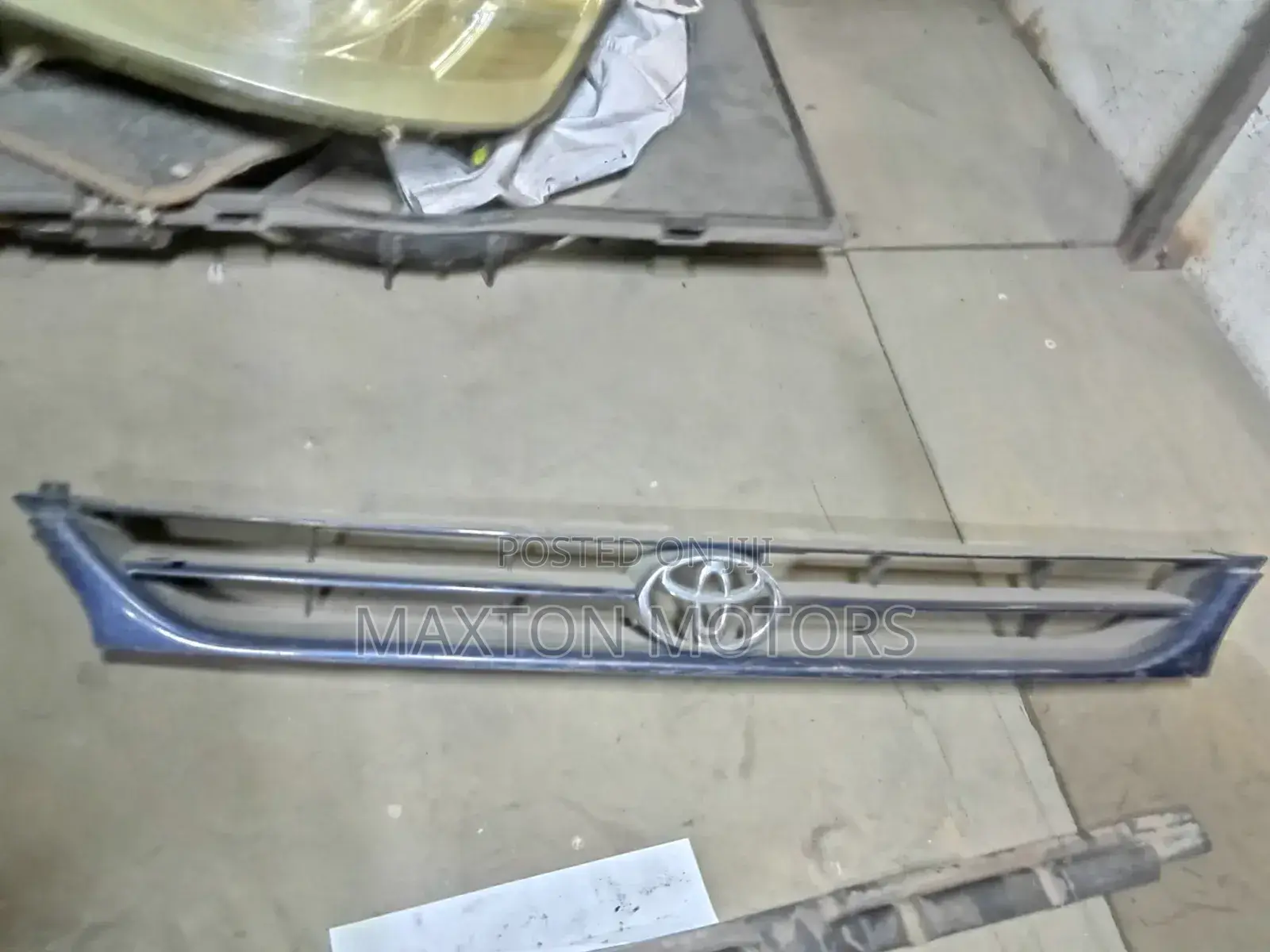 Toyota Corolla 100,102 Grille