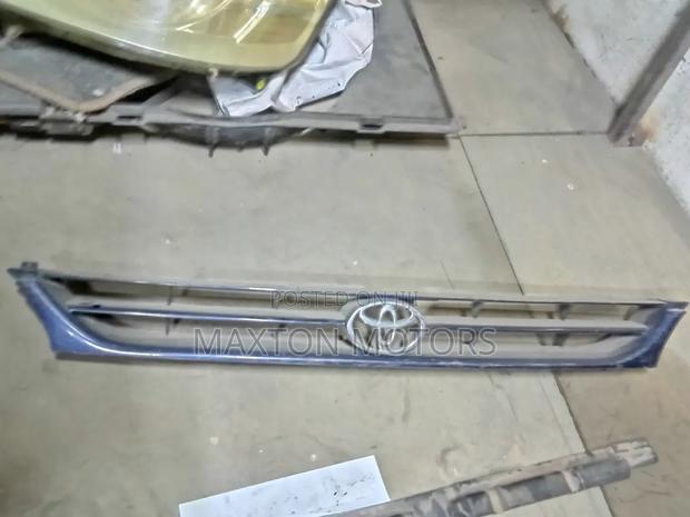 Toyota Corolla 100,102 Grille