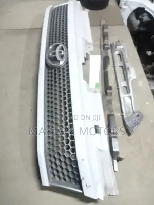 Townace Noah 2000 Grille