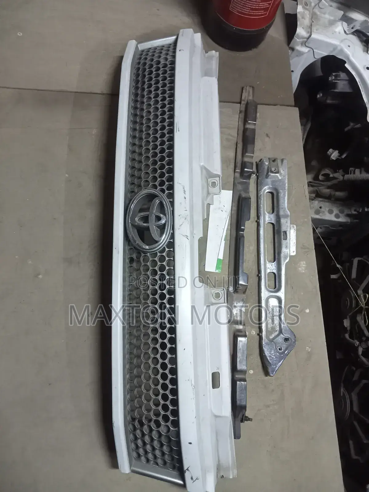 Townace Noah 2000 Grille