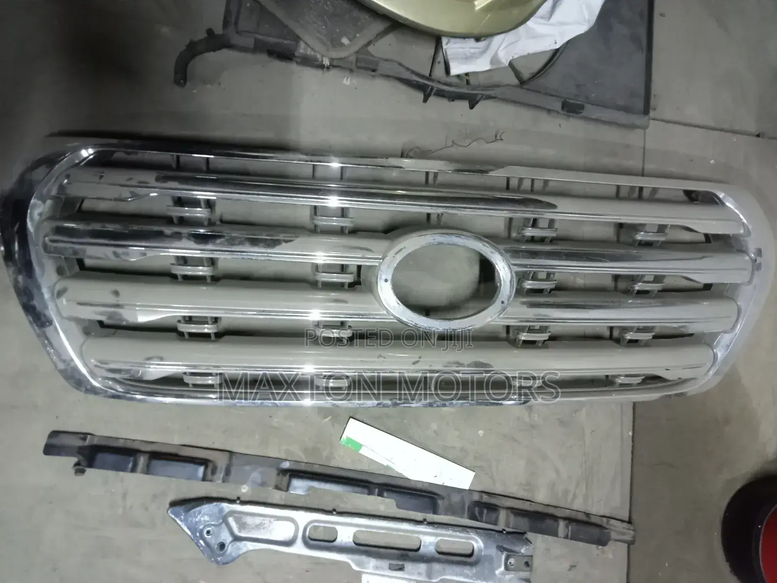 Land Cruiser V8 Grille 200 Series Chrome