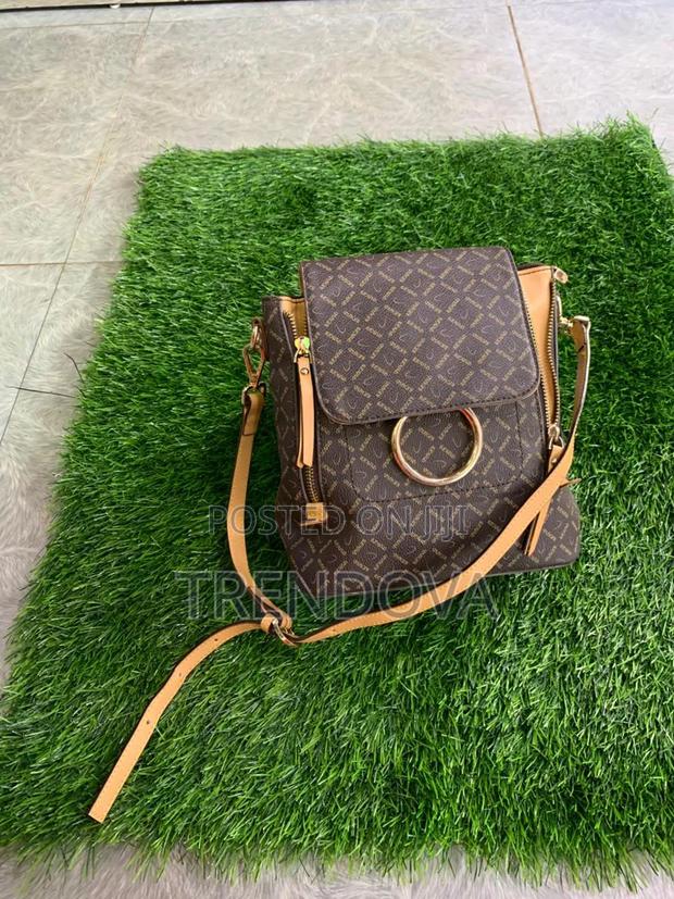 Stylish Brown Crossbody Handbag – Trendy Designer Style With Gold Ring