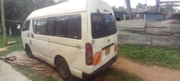 Toyota HiAce 2010 White - thumbnail 2