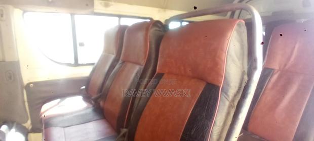 Toyota HiAce 2010 White - thumbnail 3