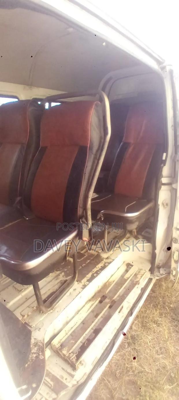 Toyota HiAce 2010 White - thumbnail 5