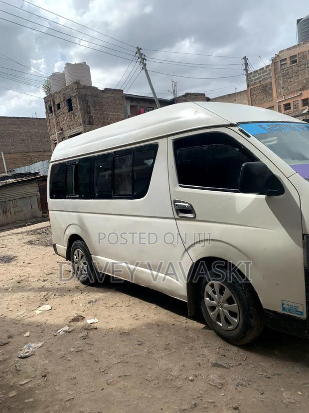 Toyota HiAce 2010 White - thumbnail 9