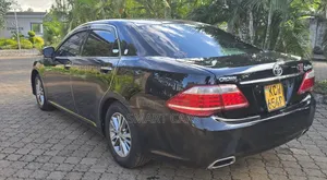Toyota Crown 2012 Black