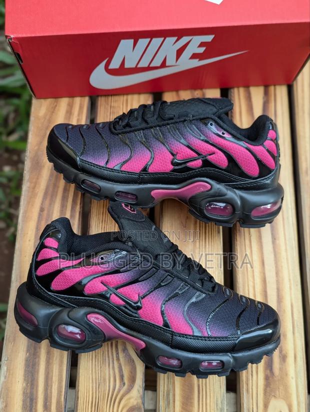 Nike Tn Sneakers -Hot Pink and Black Colourway