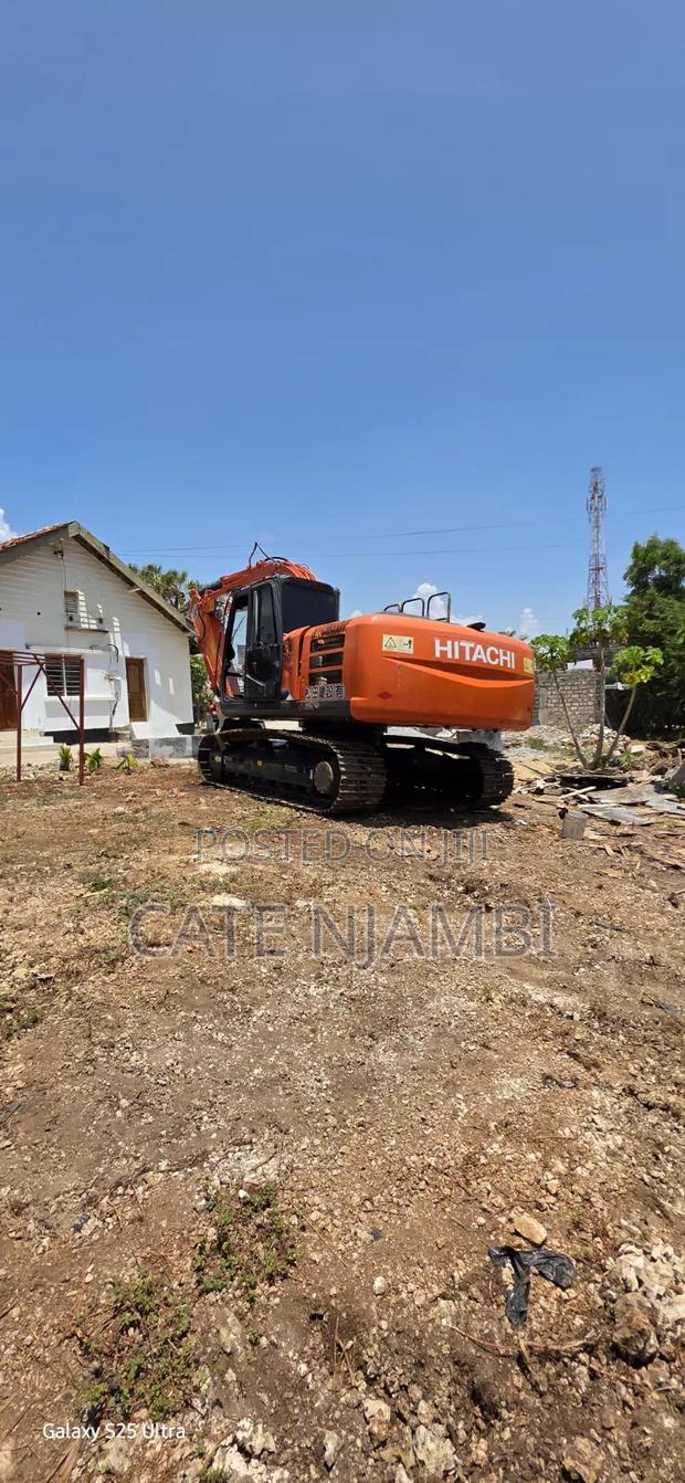 Hitachi for Sale - thumbnail 2