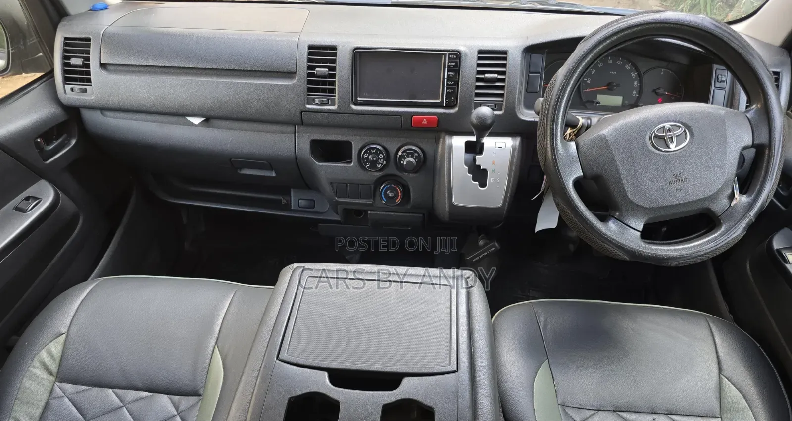 Toyota HiAce 2015 Silver