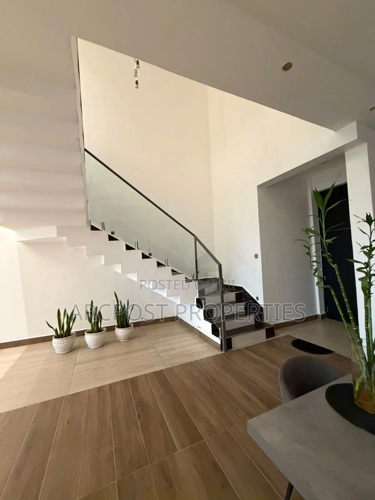 6bdrm Penthouse in Parklands/Highridge for sale