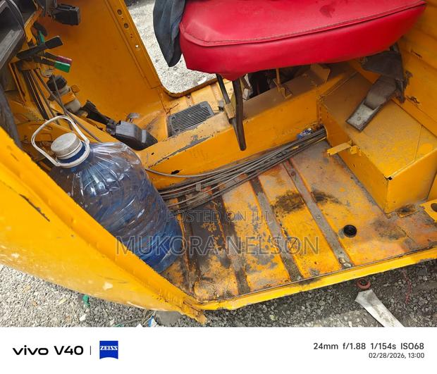 Piaggio 2023 Yellow - thumbnail 3
