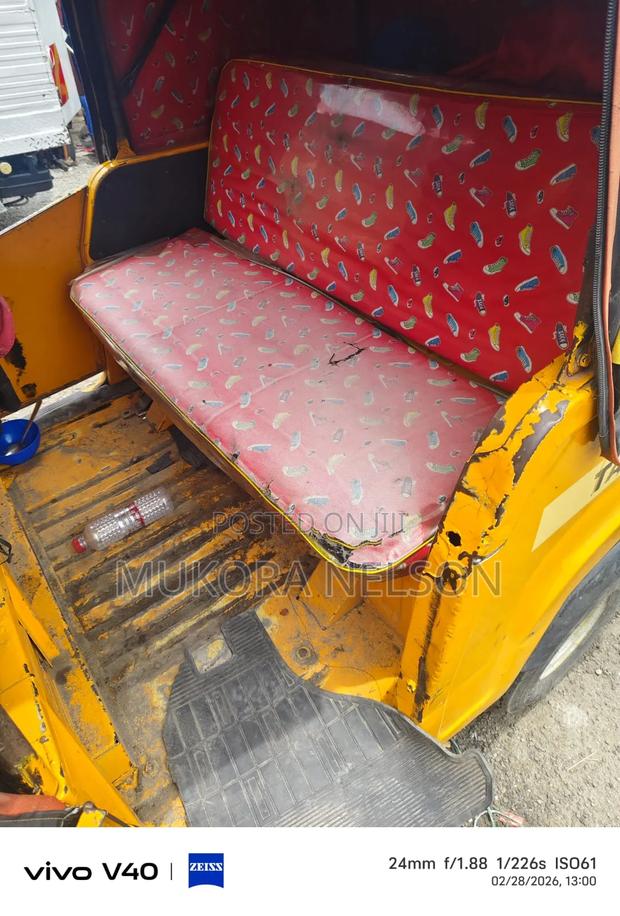 Piaggio 2023 Yellow - thumbnail 5