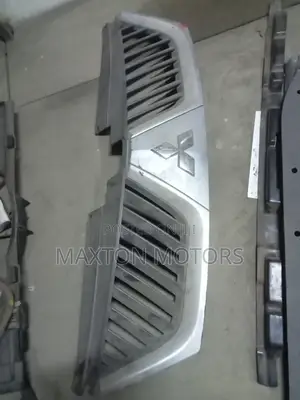 Outlander 2008 Grille