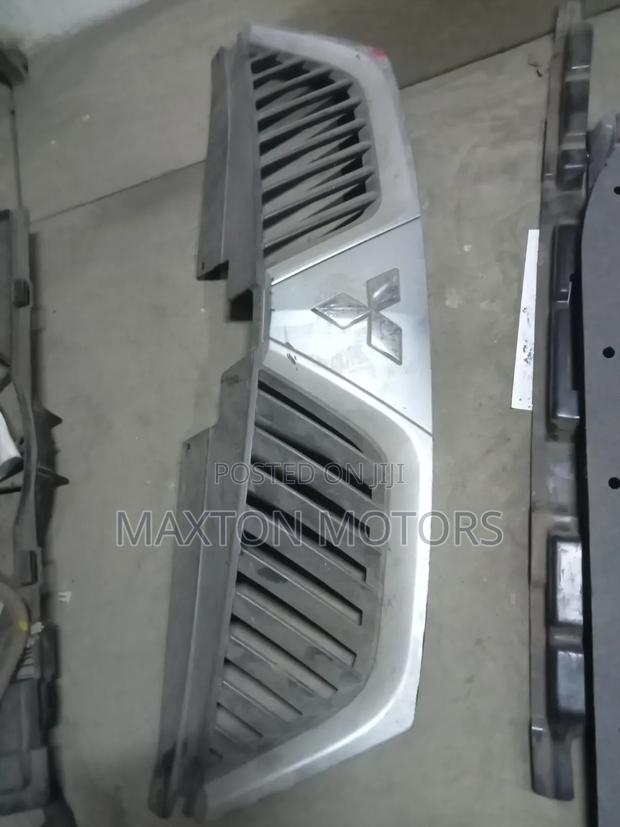 Outlander 2008 Grille