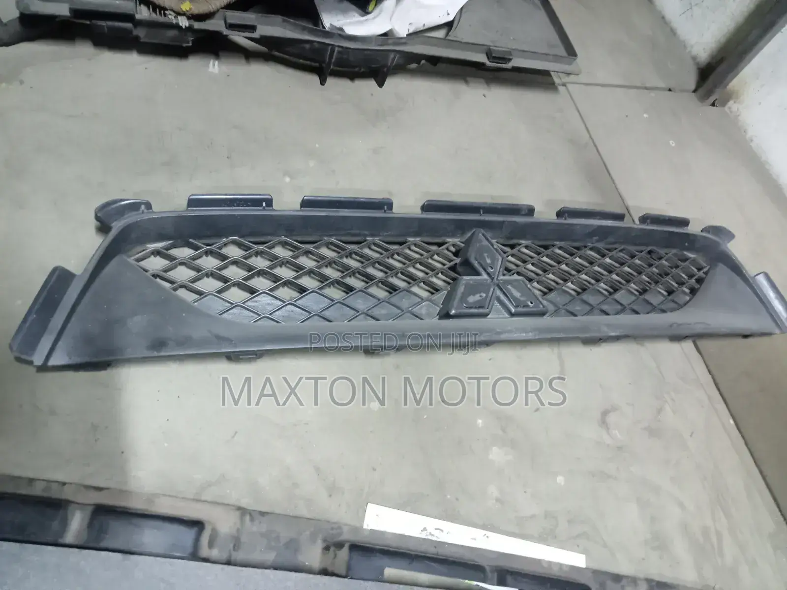 Mitsubishi RVR Grille Black 2010