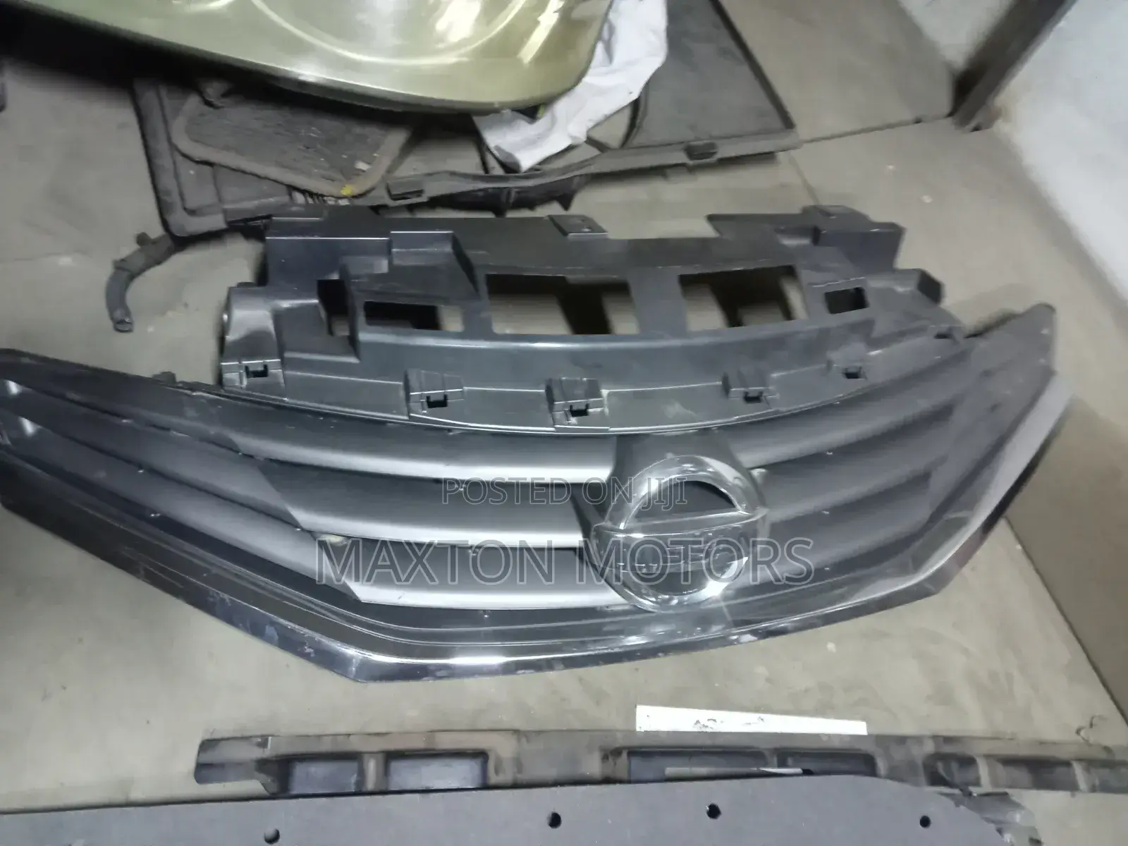 Nissan Note E12 Grille