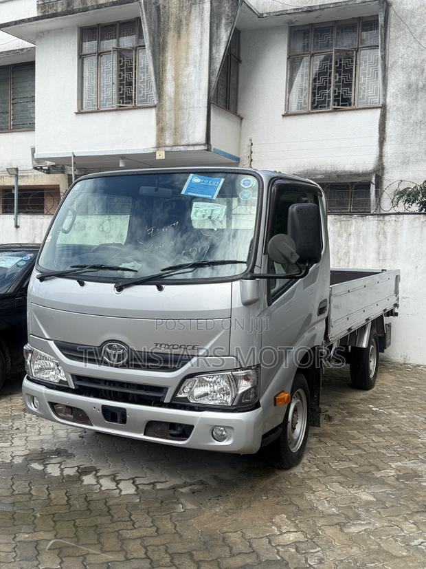 Toyota TownAce 2018 Silver - thumbnail 3