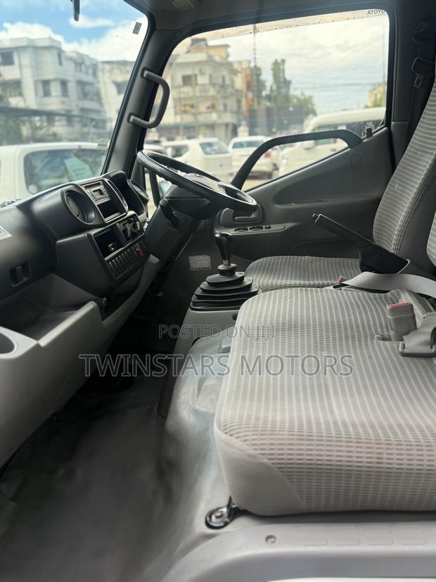 Toyota TownAce 2018 Silver - thumbnail 4