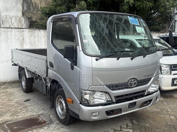 Toyota TownAce 2018 Silver