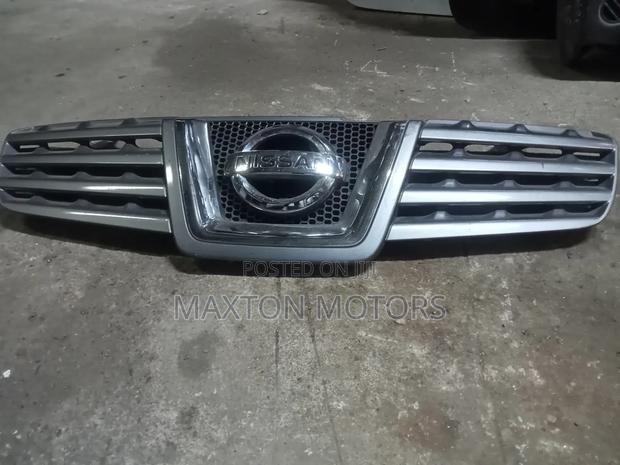 Nissan Dualis Grille 2010 - thumbnail 2
