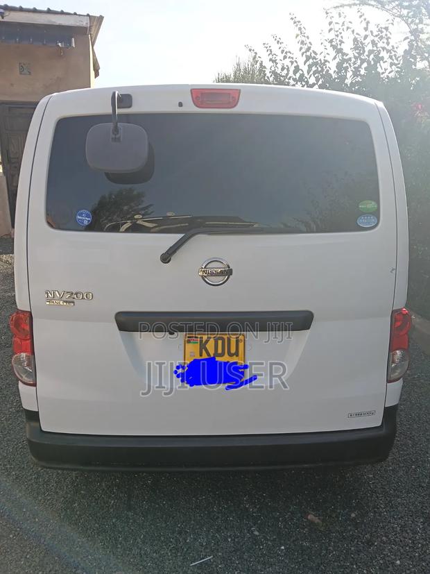Nissan NV200 2018 White - main view