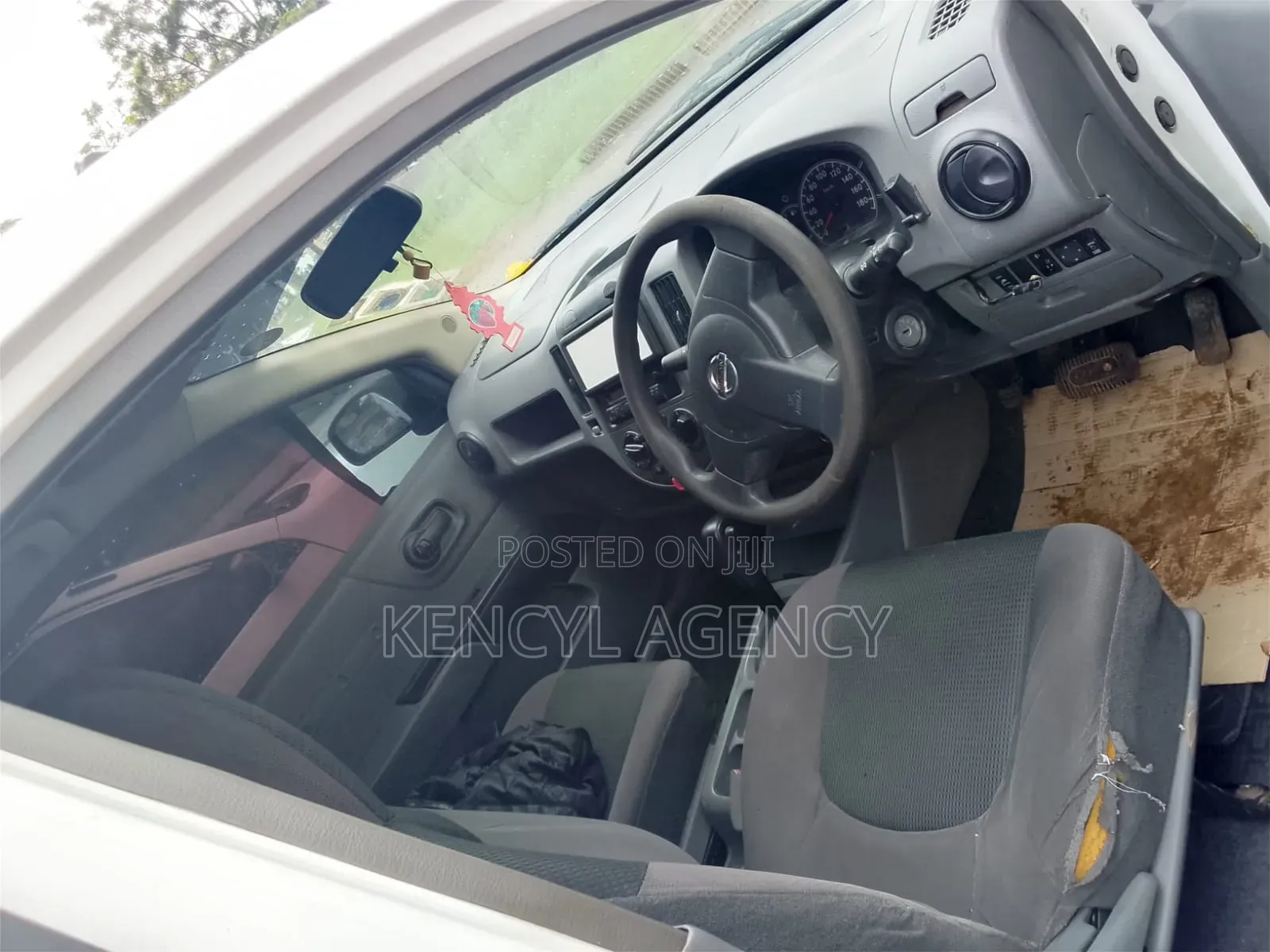 Nissan Advan 2011 White