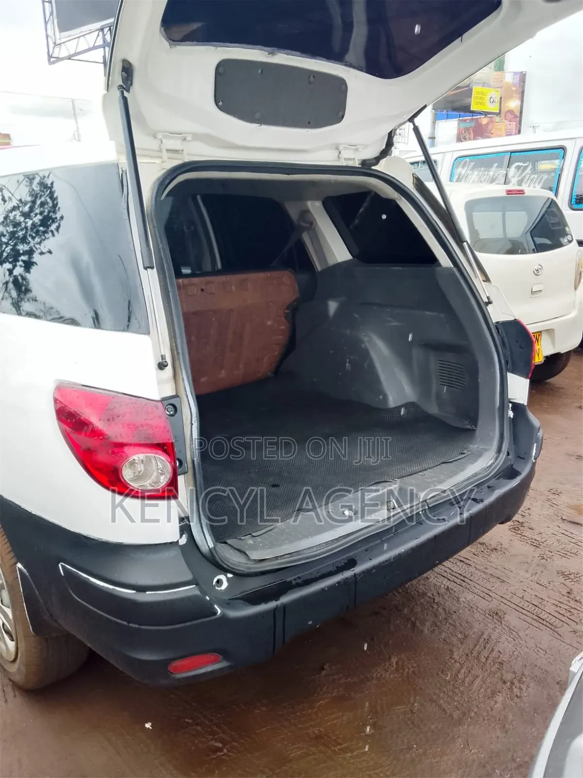 Nissan Advan 2011 White