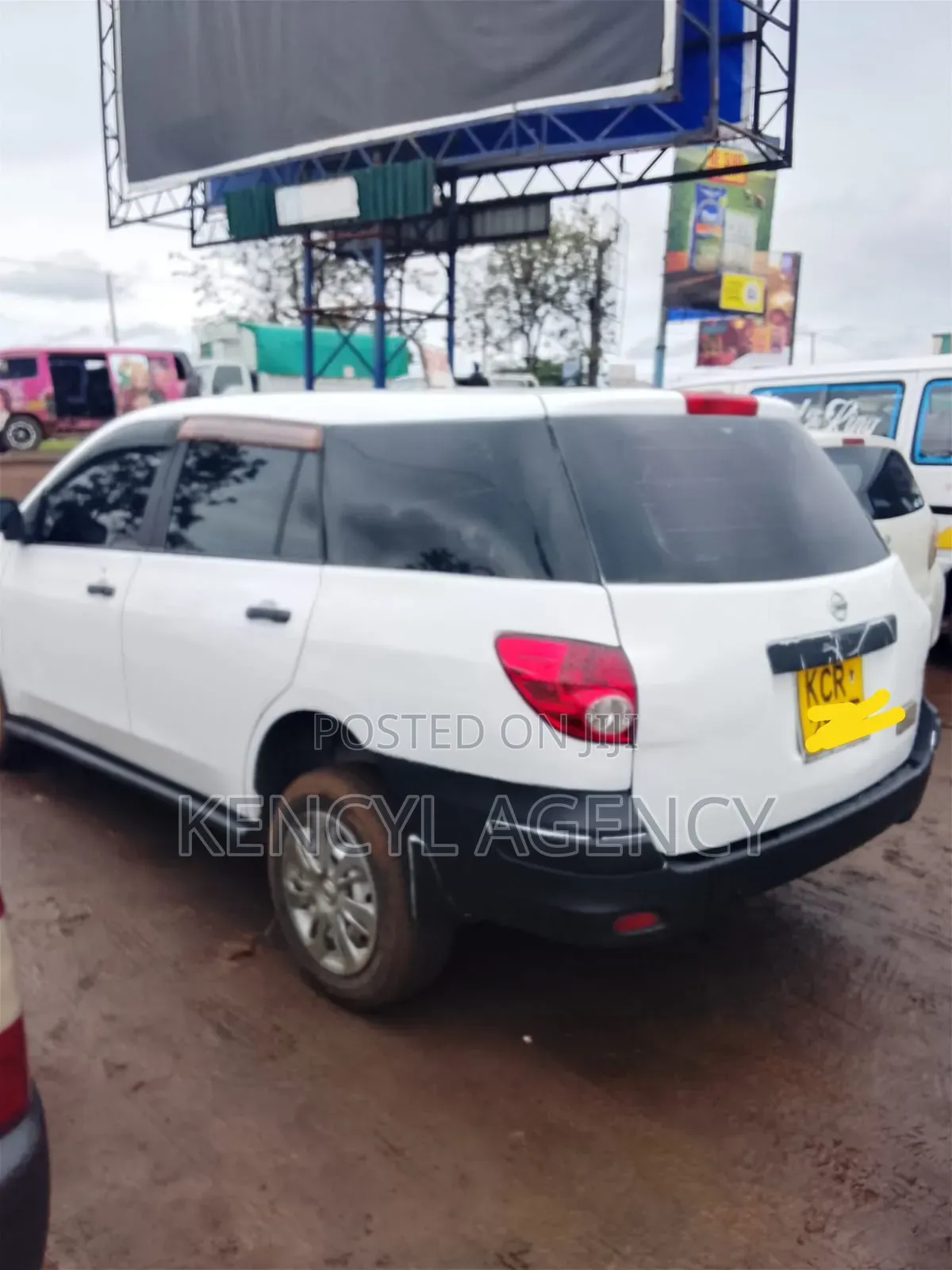 Nissan Advan 2011 White