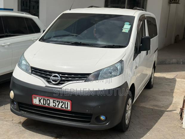 Nissan NV200 2016 White - main view