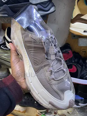Nike Zoom Vomero 5 Roam