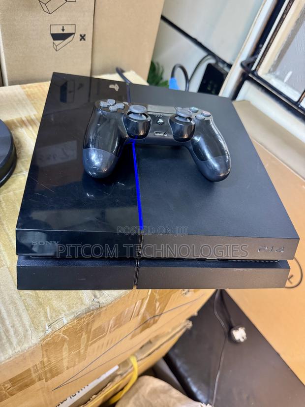Sony Ps4 Play Station 4 Standard With One Gamepad