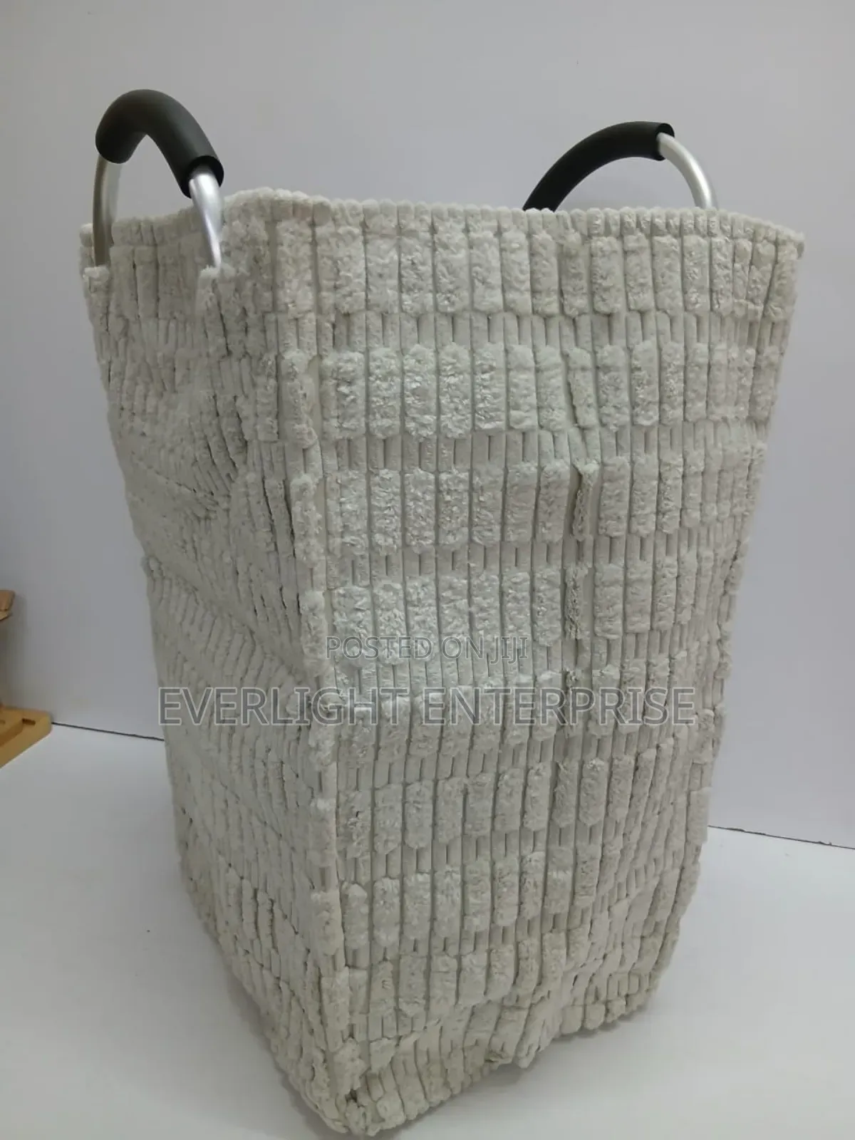  Velvet Coudry Laundry Basket