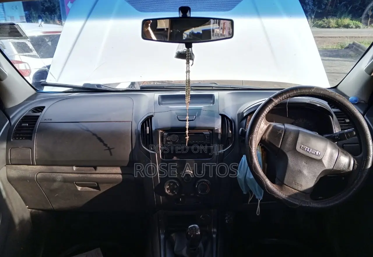 Isuzu D-MAX 2014 White