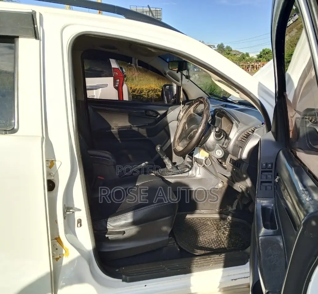 Isuzu D-MAX 2014 White