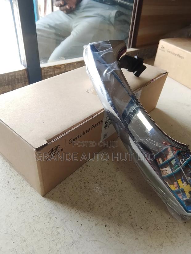 Rear Outer Door Handle Left Hyundai Santa Fe 2014 (Genuine) - main view