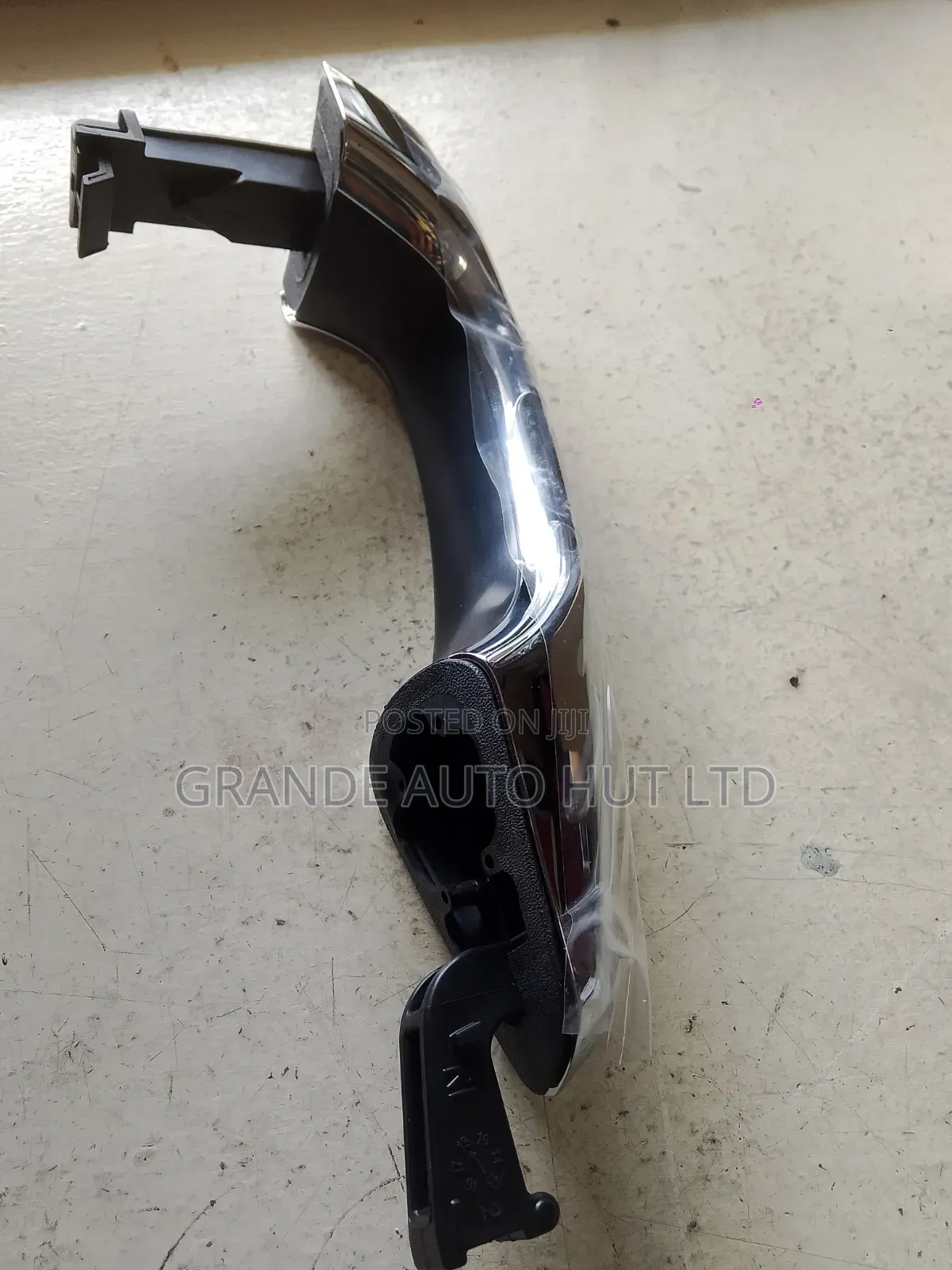 Rear Outer Door Handle Left Hyundai Santa Fe 2014 (Genuine)