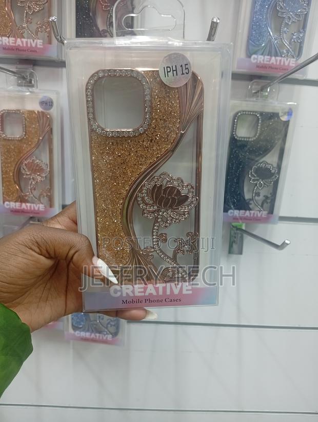 iPhone 15, Featuring Glitter, Crystals, and a Floral Design Case