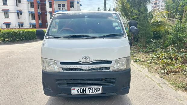 Toyota HiAce 2016 White - thumbnail 3