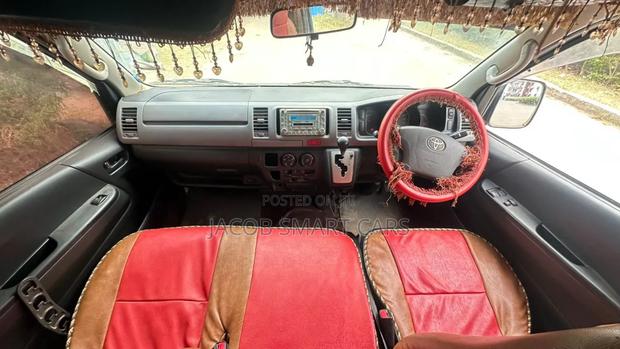 Toyota HiAce 2016 White - thumbnail 4