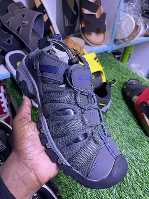 Catrn Closed Toe Hiking Sandals