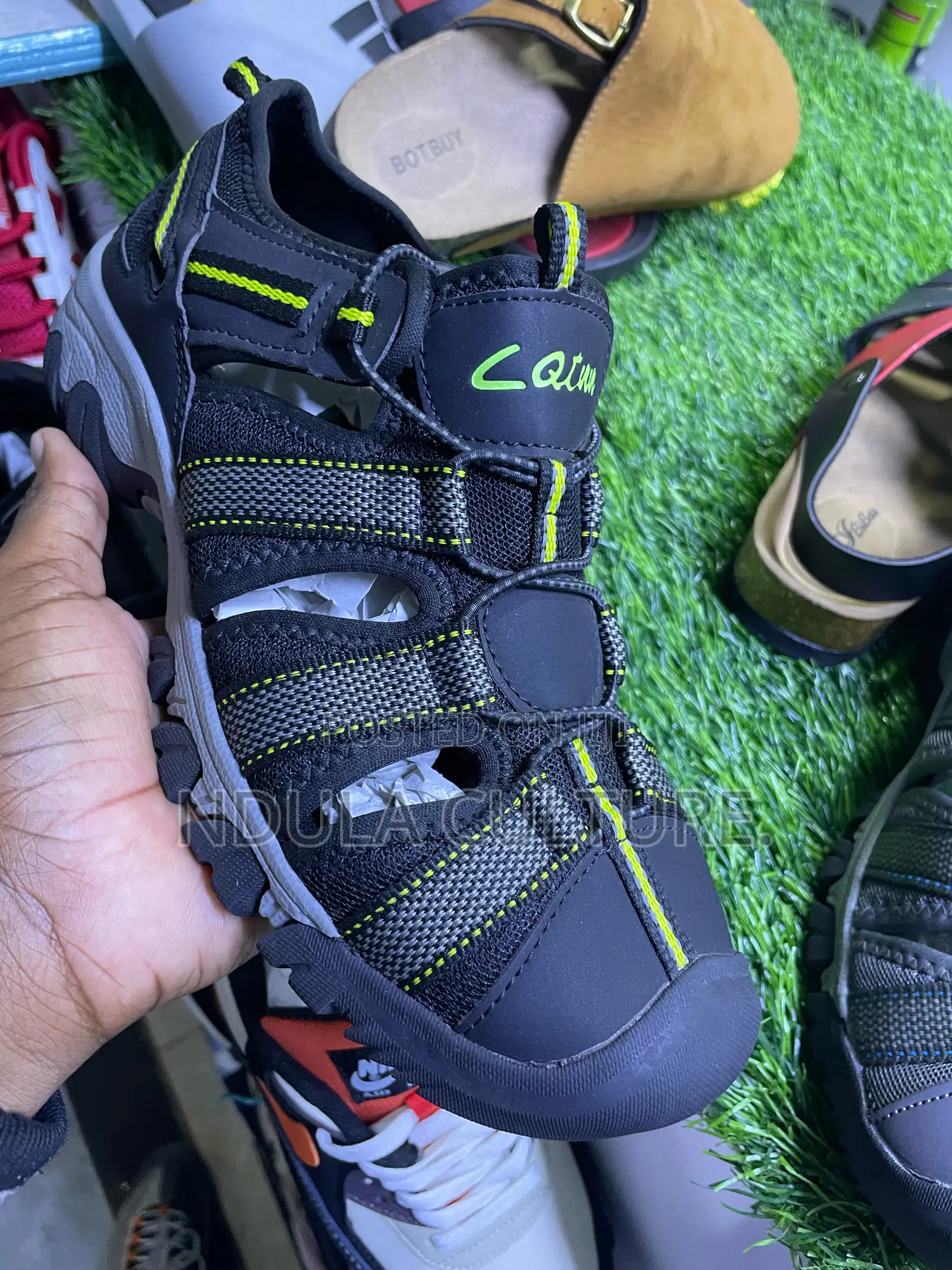 Catrn Closed Toe Hiking Sandals