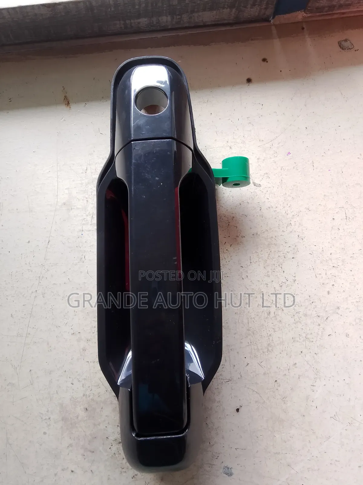 Front Outer Handle Right Kia Sorento 2005 (Genuine)