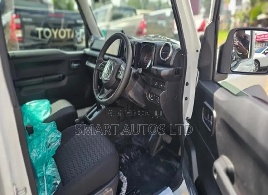 Suzuki Jimny 2025 White