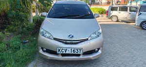 Toyota Wish 2012 Gold